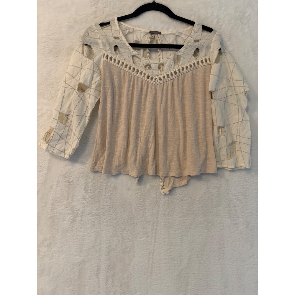 Gimmicks‎ by BKE Women Small Boho Mixed Media Cutout Crochet Split Back Top Tan